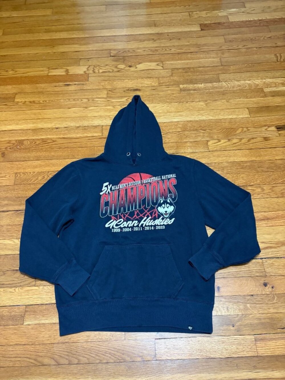 UCONN Huskies Mens Hoodie Sweatshirt Large NCAA Basketball Champions Connecticut
